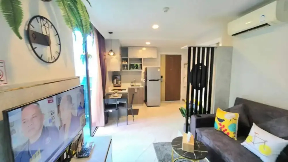 Room-a301- 1 Bedroom Corner Condo Forest