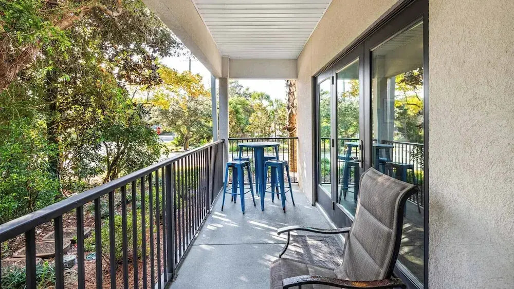 2BR Near Gulf Place w/ Pool, Grill + Free Tickets: Dolphin Cruise & More!