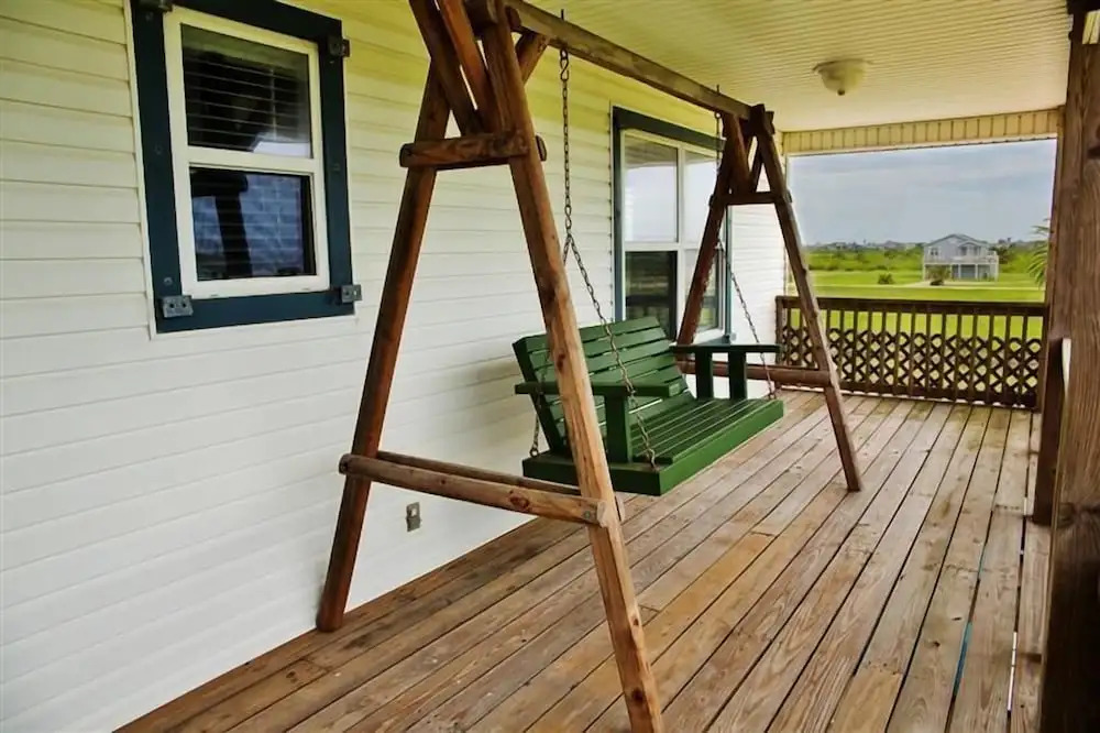 Spacious Retreat W/expansive Yard & Beach Access!