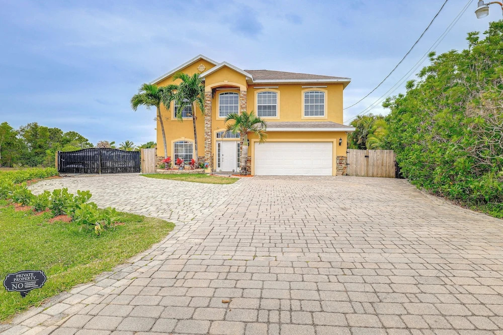 Pool & Spa: Spacious Port St Lucie Villa