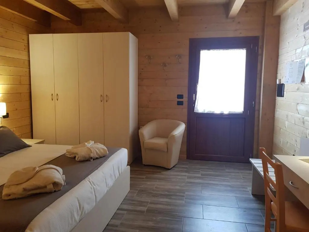 Lorica Suite