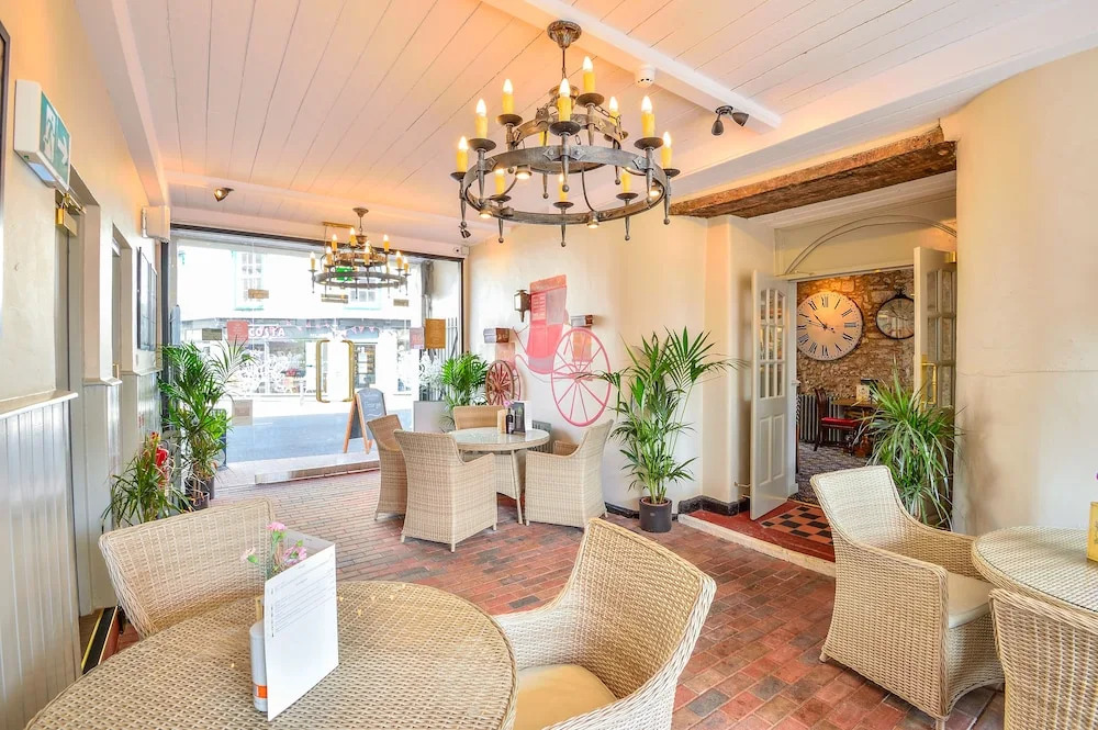 The George Hotel