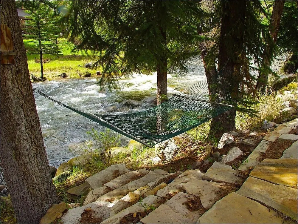 1835 Gore Creek Dr W - 6 Br Home