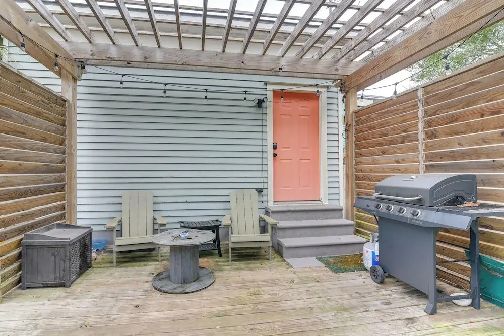 1 Mi to Dtwn Galveston! Home w/ Pet-friendly Yard