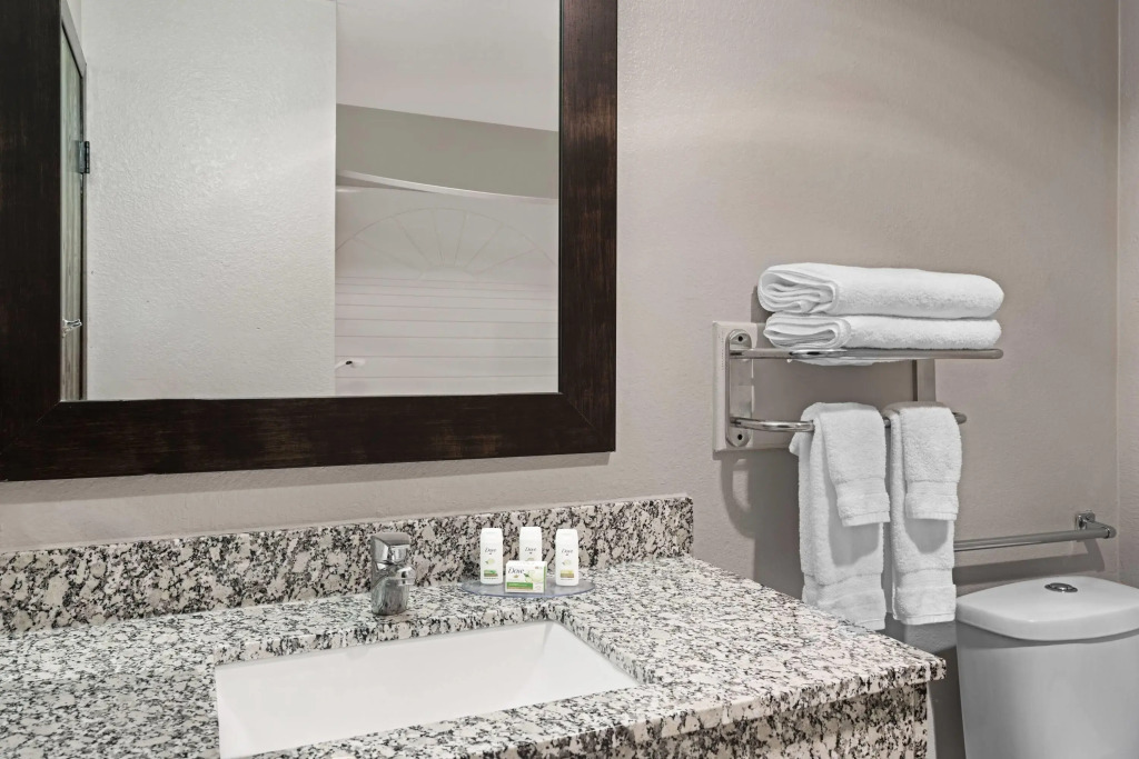 Ramada by Wyndham Cedar Rapids South