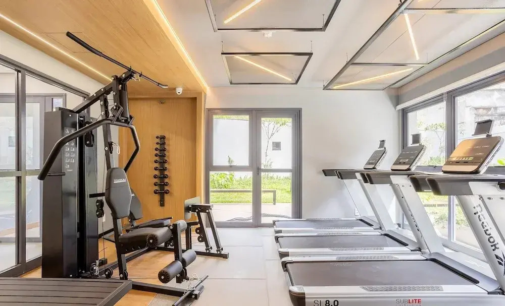 Apt w/ Balcony & View, 650m From the Metro Nik0504