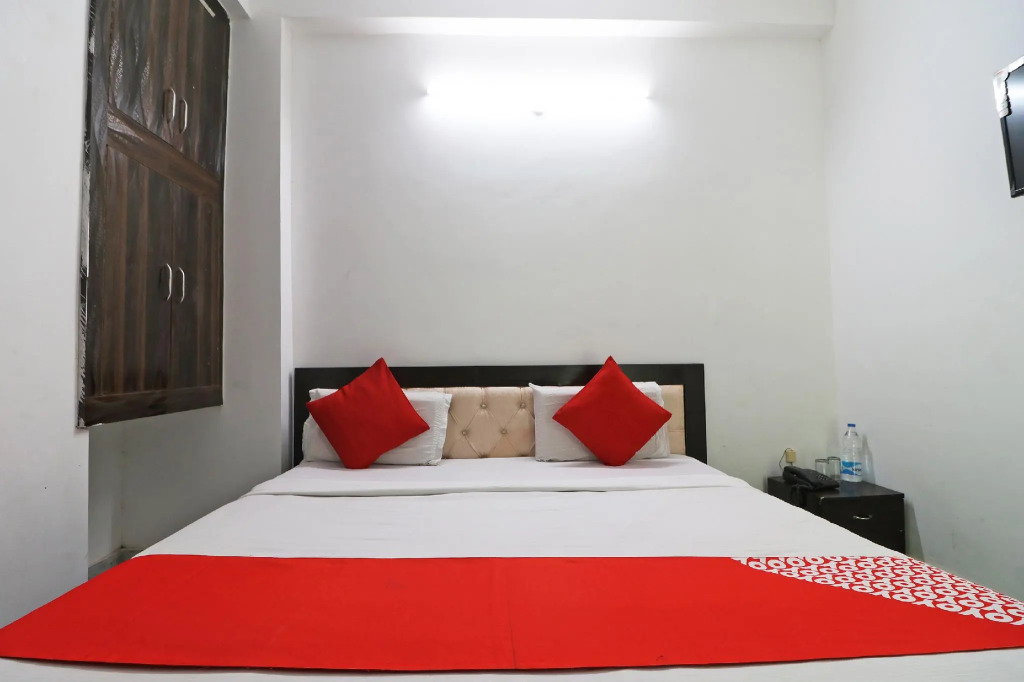 OYO 49486 Star Rooms
