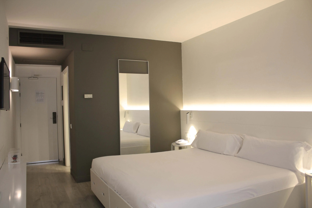 Pol & Grace Hotel