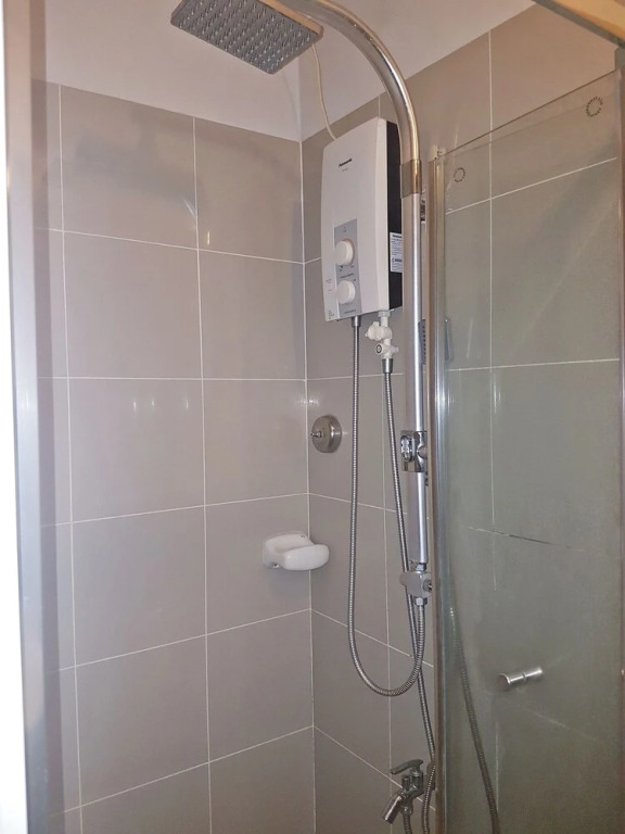 High-Tech Studio at Grass Residences -2 persons only, Quezon City