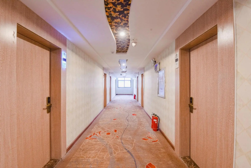 Xin'an Hotel (Xiangcheng People's Square)