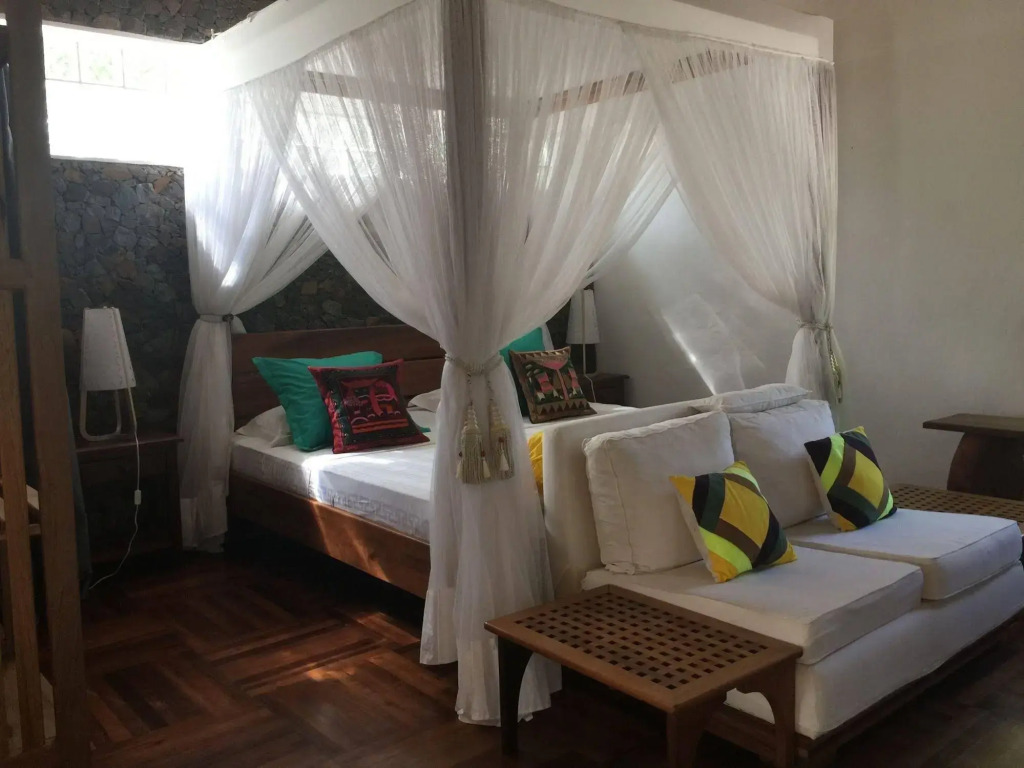 Adonys Eden Lodge