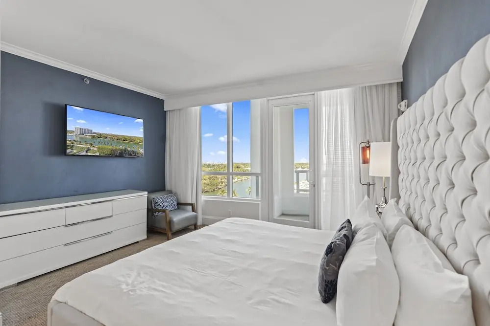 Luxury apt with Bay View at Miami Beach