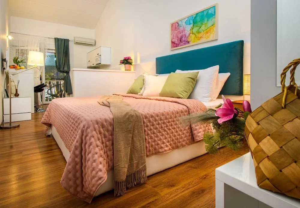 Lavica Bellevue apartments & studios