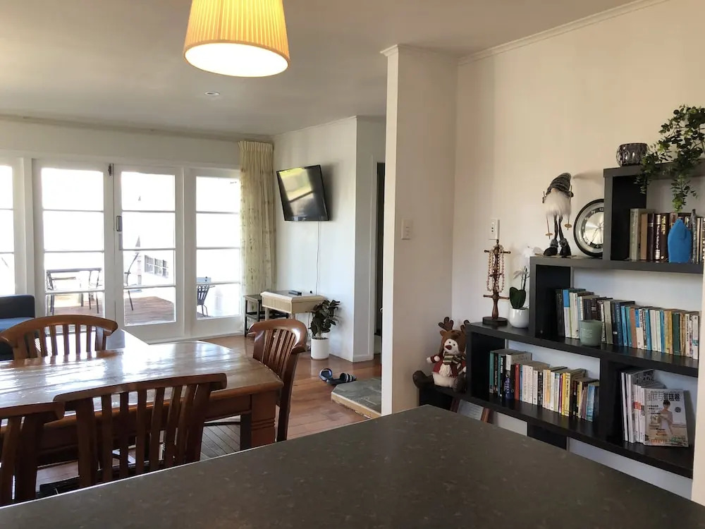 Lakeview Small Studio