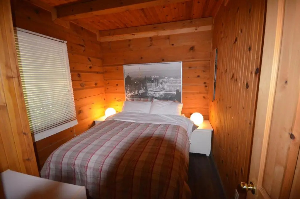 8 acres au centre de Tremblant/Internet 1000mb/sec