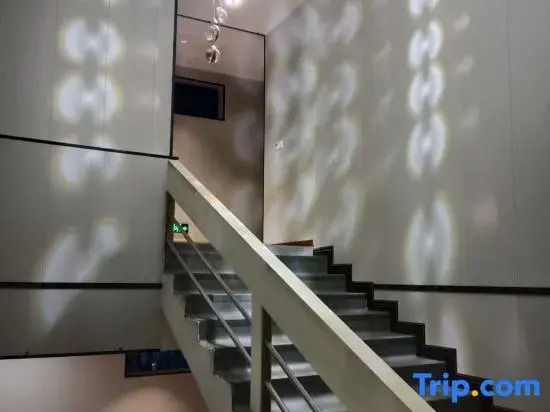Yanggu Jiangnan Yiju Business Hotel