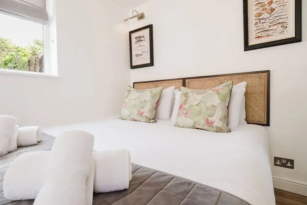 Stylish Townhouse Annexe Cheltenham