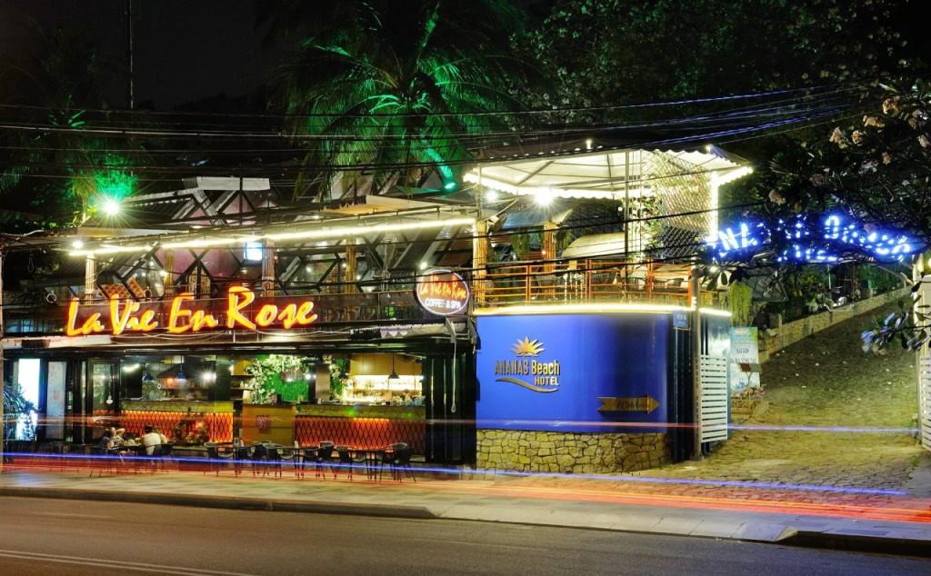 Lavie en Rose Coffee & Spa Hotel