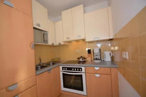 LOW BUDGET Apartment Areit Lozano by Apartments Ged