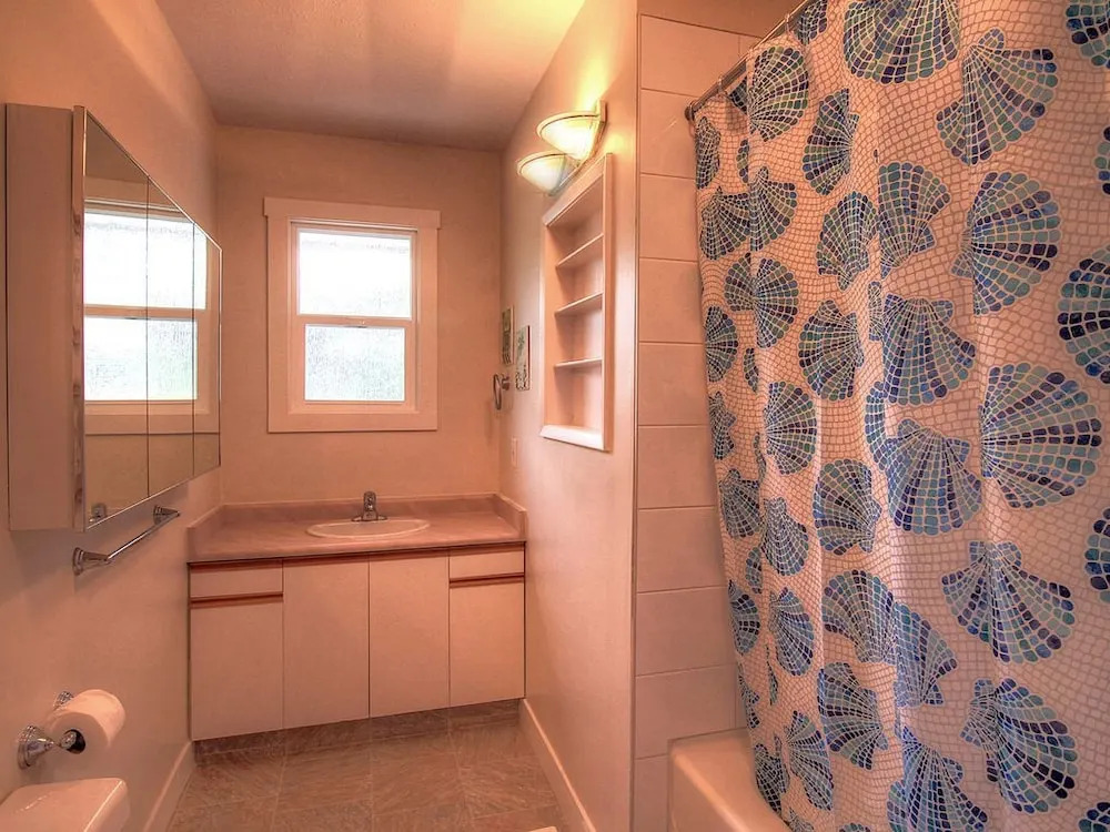 Beach Access Kelowna Rental Home Upper Unit by KVR