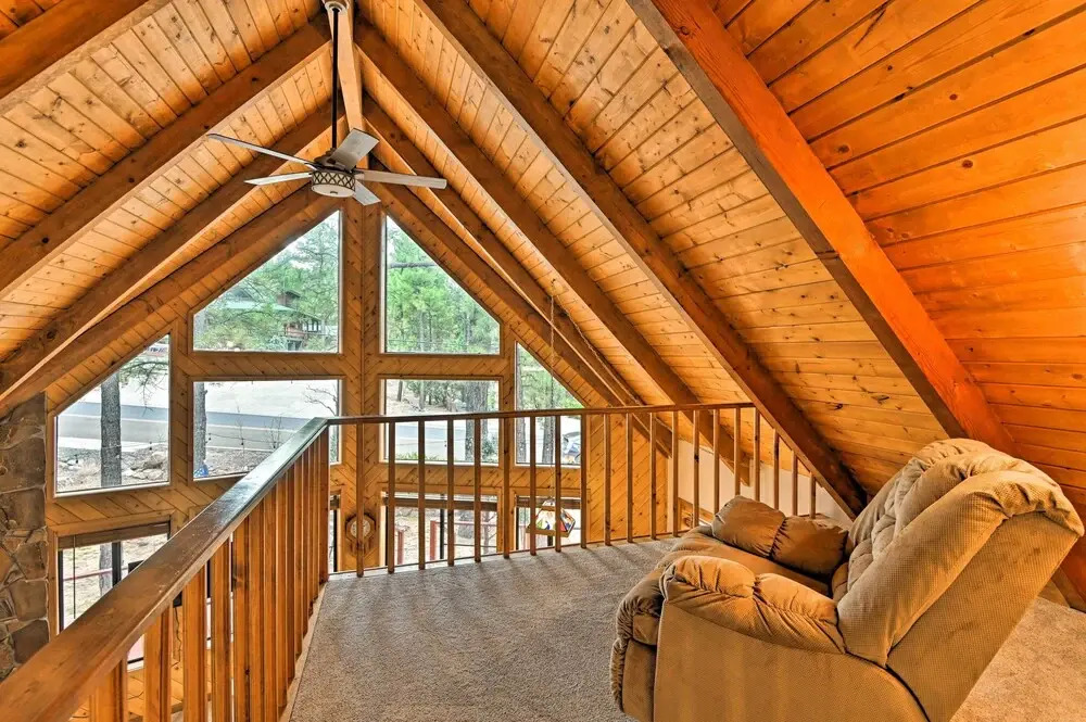 1 Mi to Lake: Secluded Cabin w/ Deck in Munds Park