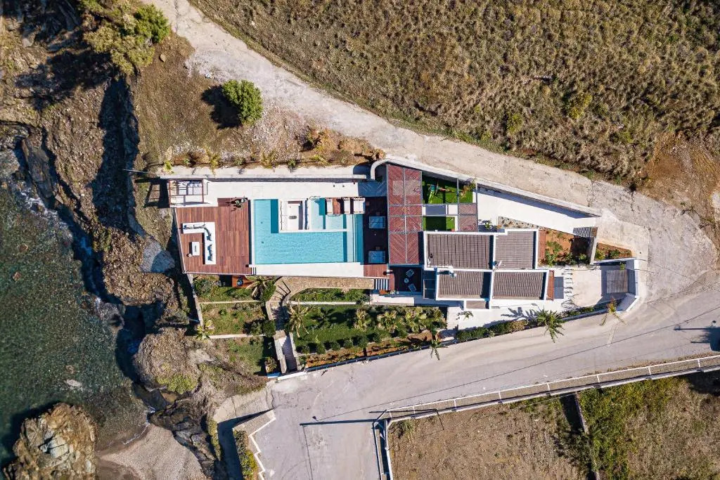 Zillion Villa - Sapphire Shores Beachfront Retreat by etouri