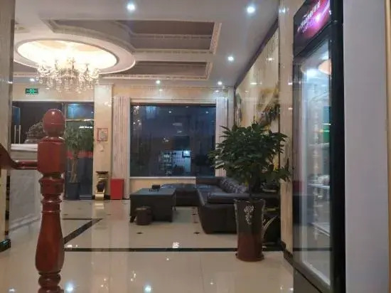 Pinghu Xinyue Fashion Hotel