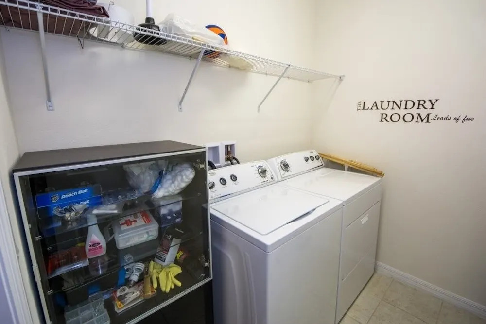 Great Near Theme Parks! Pet Friendly! 4 Bedroom Townhouse