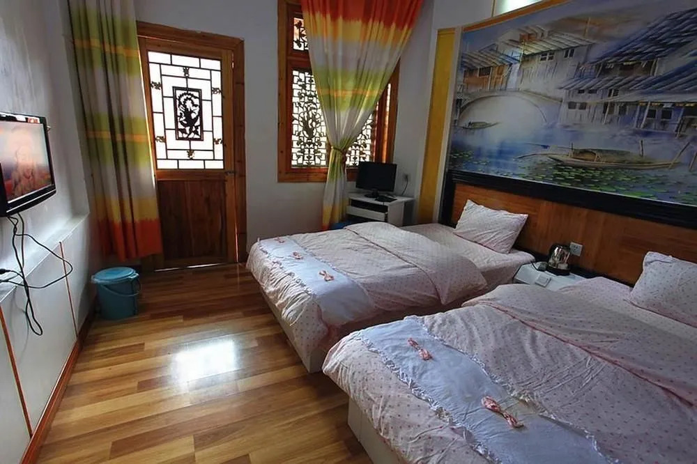 Yijianglou River View Inn (Fenghuang Old Town River View)