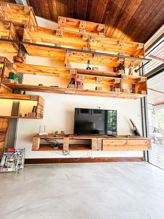 Casa térrea com piscina e cozinha de cinema | Granja Viana