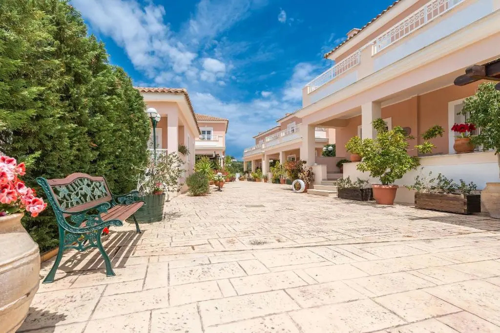 Lorenzo Villas with Private Pool, 200m from the beach, by ZanteWize