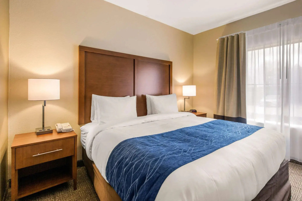 Holiday Inn Express Hotel & Suites Houston Intercontinental East