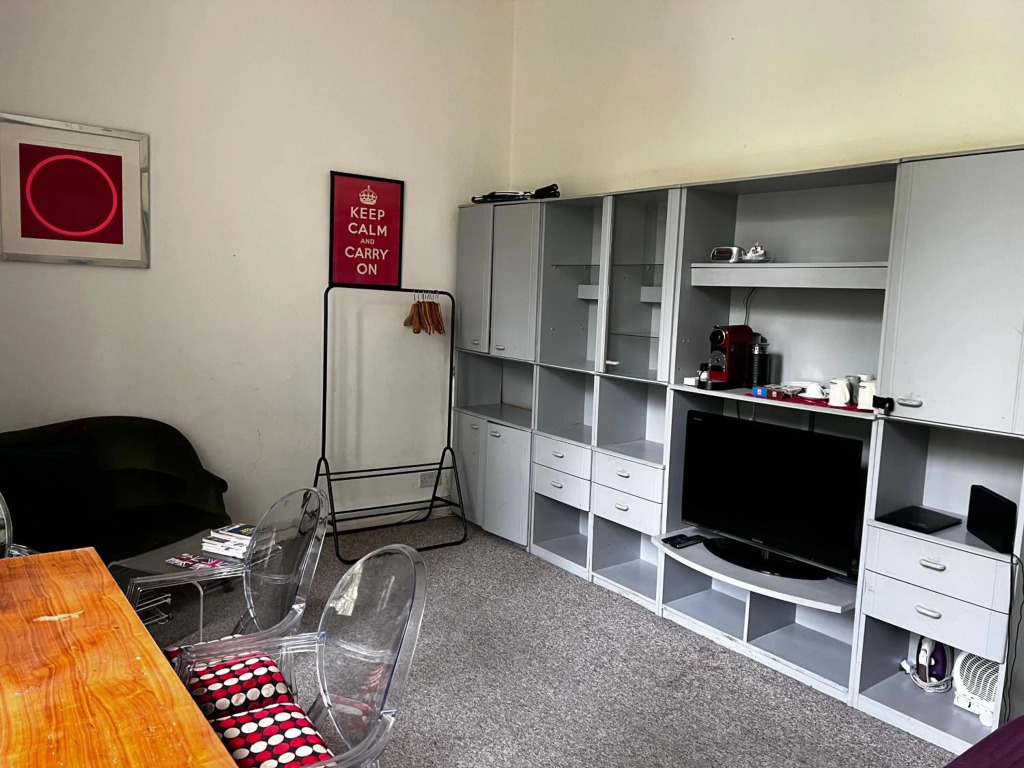 Hyde Park Studio Apartment With Private Terrace