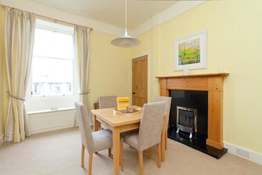 380 Charming one bedroom property in an attractive residential area with great cafes, restaurants and shops nearby