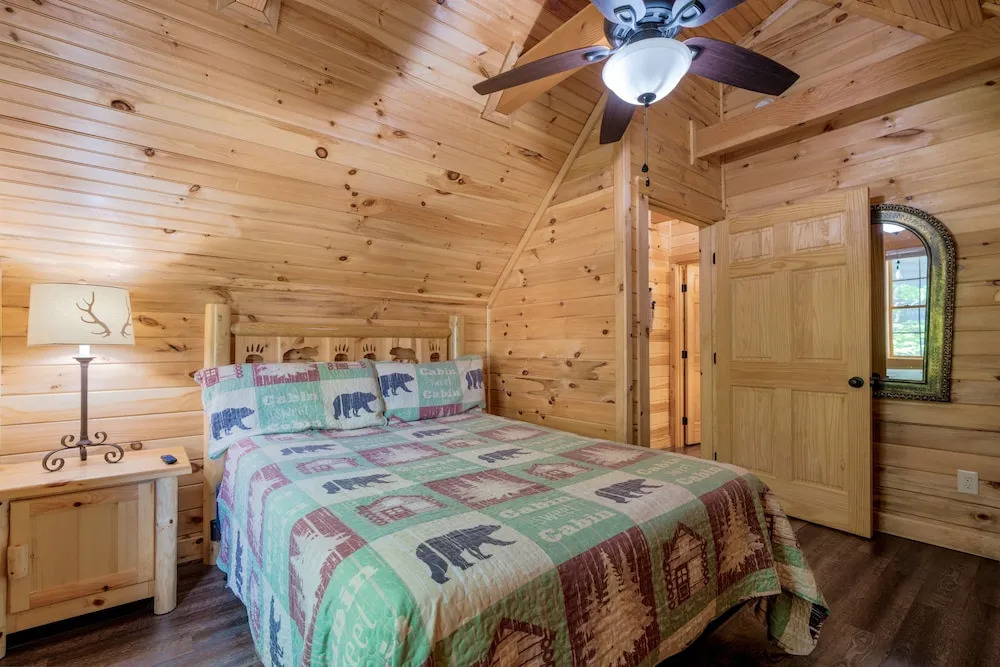 Black Bear Retreat 2 Beds! 2 Bedroom Cabin