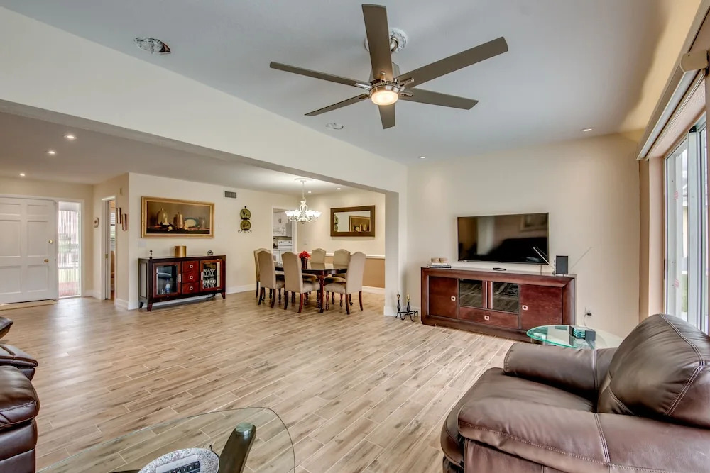 Villa Lux and Lavish - Cape Coral - Roelens Vacations