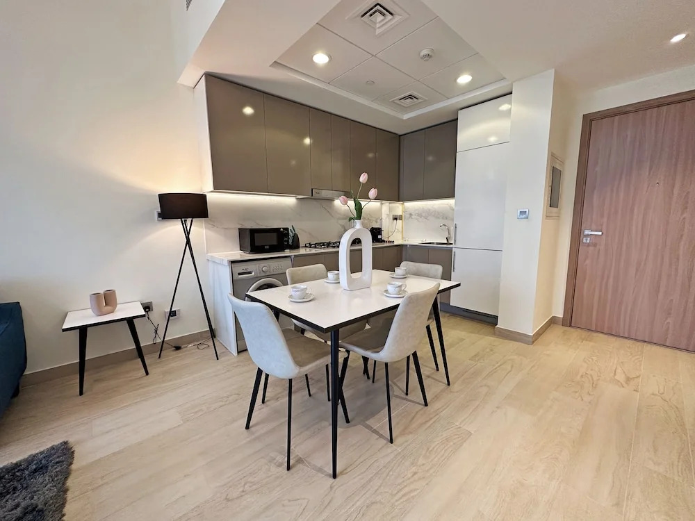 Luxury StayCation - Comfy Condo With Balcony In The Heart of Meydan