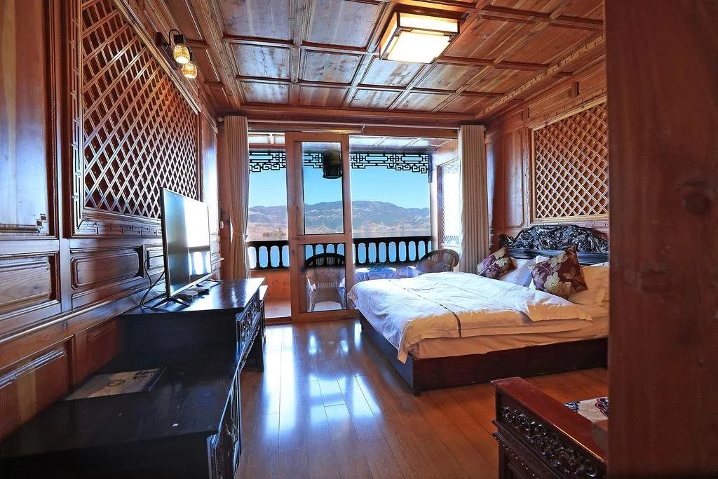 Lugu Lake Mosuo Park Hotel