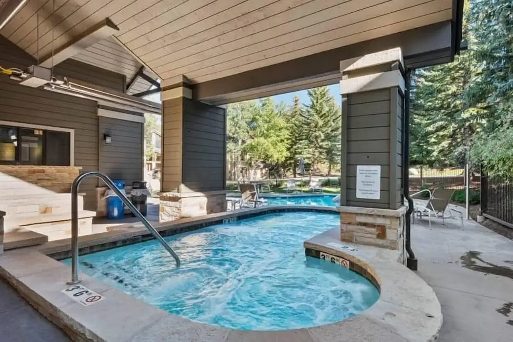 82 Ridgepoint 3 Bedroom Townhouse by RedAwning