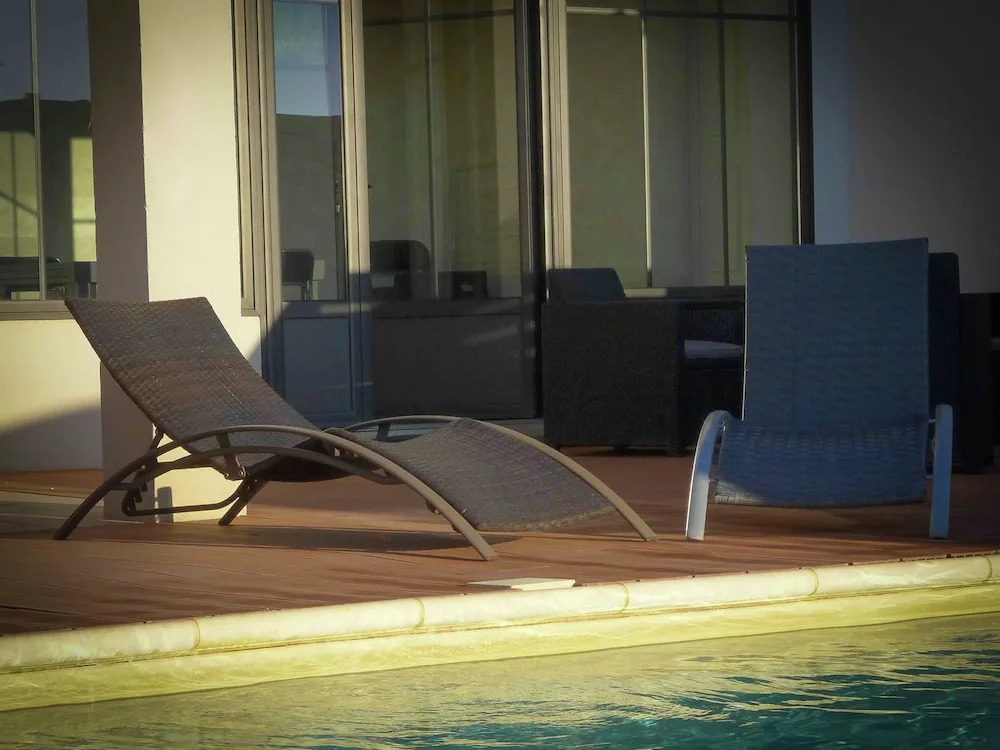 Beautiful House With Private Pool and Large Garden
