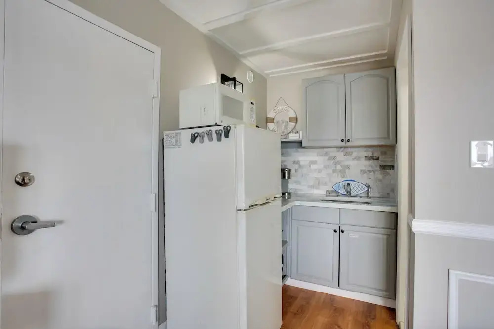 Walk to Shore: Wildwood Crest Studio w/ Pool View!