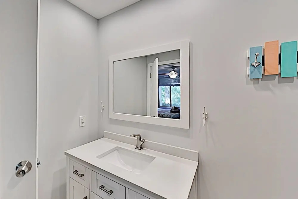 Beautifully Renovated 2 Br Villa Walk To Beach Condo