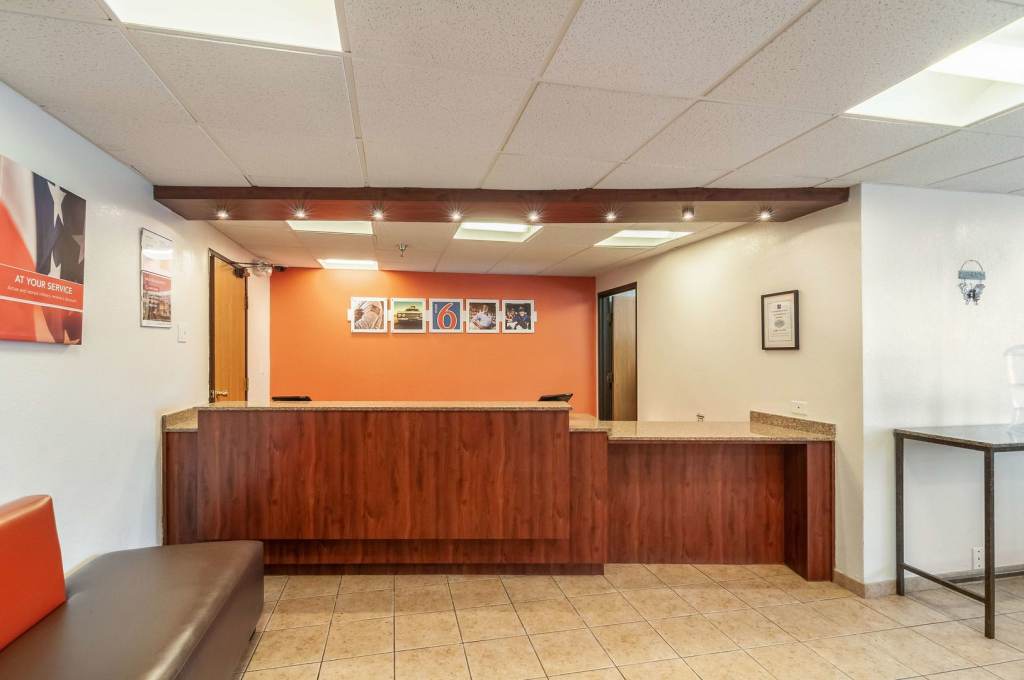 Motel 6-Naperville, IL