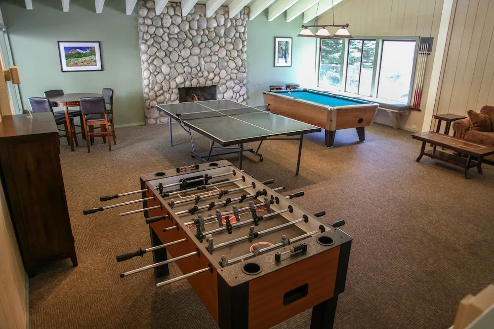 Discovery 4 108 Great Complex Amenities, Close to Canyon Lodge by RedAwning