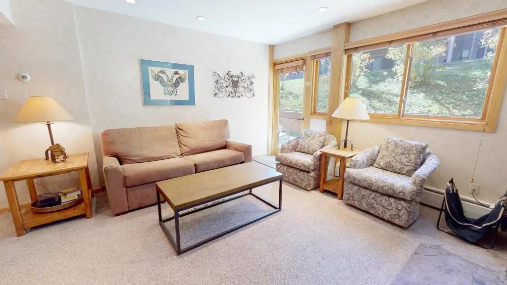 Laurelwood Condominiums Studio Premier Unit 403