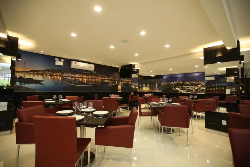 Holiday & Business Hotel - Em frente ao Centro de Eventos e Arena Conda
