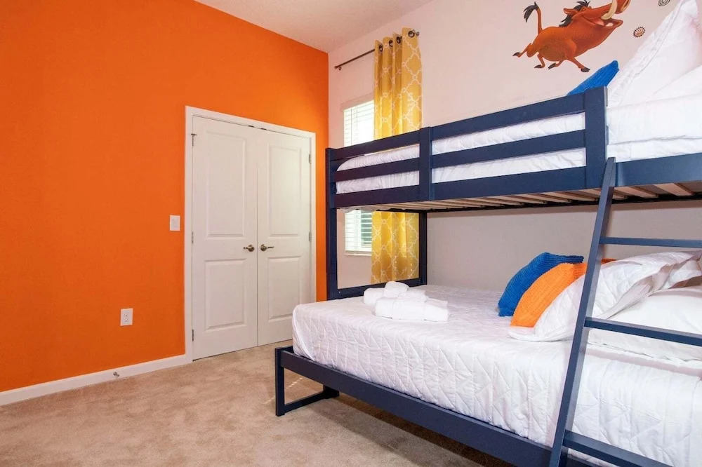 Gorgeous Family Home! Sleeps 28