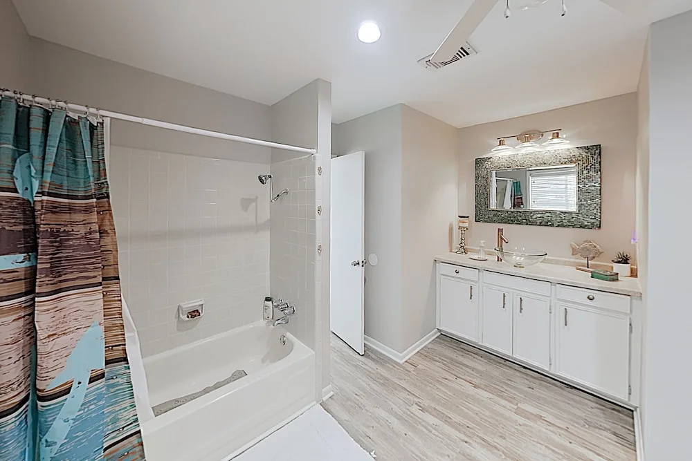 Pristine Jamaica Beach Getaway W/ Walkable Locale 3 Bedroom Home