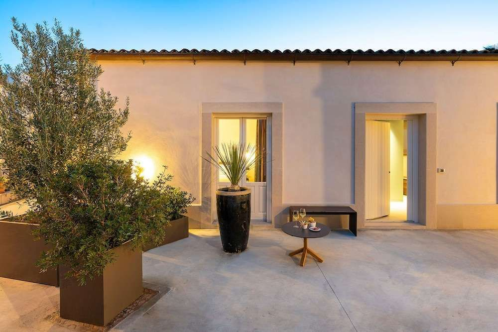 Byssus Suites