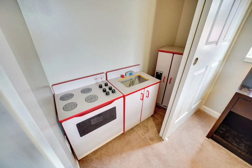 4 Mi to UO! Convenient Springfield Apt w/ Deck
